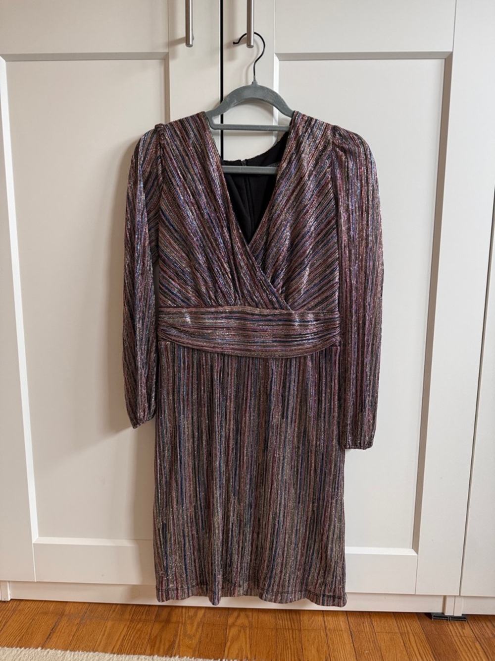 julia jordan Metallic Multicolor Long Sleeve V-Neck Dress